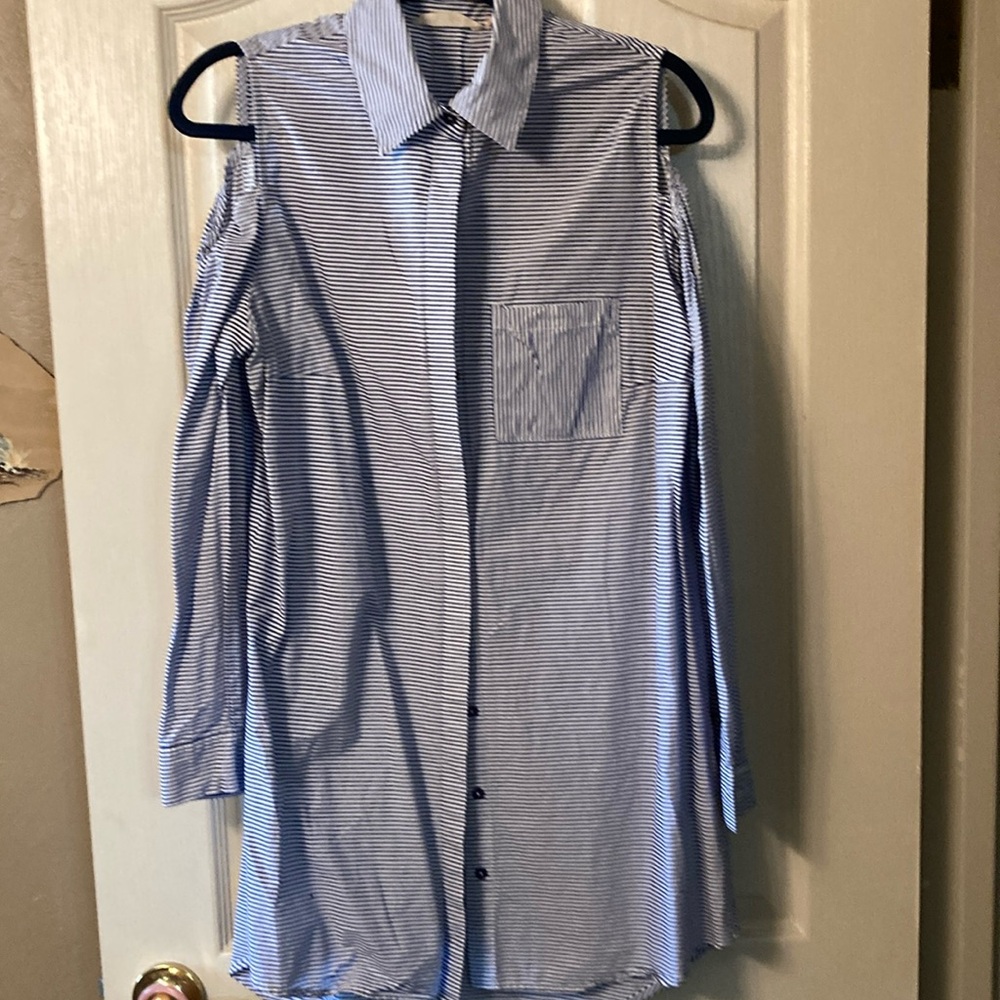 Navy/white striped buttoned tunic with peekaboo shoulders!